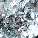 Sac à rabat Chanel pour femme en métal argenté à paillettes AS4561