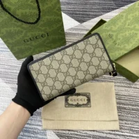 Gucci Unisex GG Emblem Zip Around Wallet-Black 819122FAD6L9741 (1)