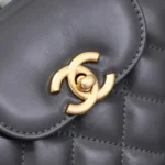 Chanel CC Mini Kelly Shopping Bag aus glänzendem, gealtertem Kalbsleder – Grau