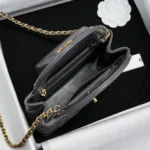 Chanel CC Mini Kelly Shopping Bag aus glänzendem, gealtertem Kalbsleder – Grau