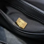 Chanel CC Mini Kelly Shopping Bag aus glänzendem, gealtertem Kalbsleder – Grau