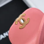 Chanel CC Mini Kelly Shopping Bag aus glänzendem, gealtertem Kalbsleder in Pink