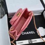 Chanel CC Mini Kelly Shopping Bag aus glänzendem, gealtertem Kalbsleder in Pink