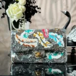 Borsa a mano Chanel da donna Classic 11.12 in raso ricamato con paillettes, perle di vetro e metallo color argento