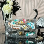 Borsa a mano Chanel da donna Classic 11.12 in raso ricamato con paillettes, perle di vetro e metallo color argento