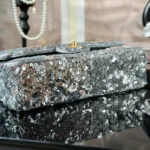 Borsa a mano Chanel da donna Classic 11.12 in raso ricamato con paillettes, perle di vetro e metallo color argento