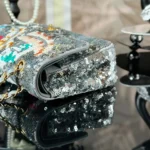 Borsa a mano Chanel da donna Classic 11.12 in raso ricamato con paillettes, perle di vetro e metallo color argento