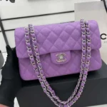 Chanel Dam Classic 11.12 Handväska Kornad Glänsande Kalvskinn Silvertonad Metall-Lila