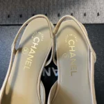 Chanel - Zapatos abiertos para mujer de piel de cabra en grosgrain beige y negro G31319