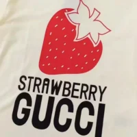 Gucci Women Strawberry Gucci Cotton T-shirt 615044XJDZU9095 (1)