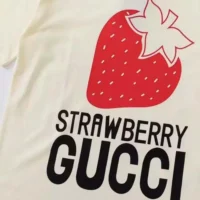 Gucci Women Strawberry Gucci Cotton T-shirt 615044XJDZU9095 (1)