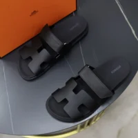 Hermes Unisex Chypre Sandal-Black H222100Zv02340 (1)