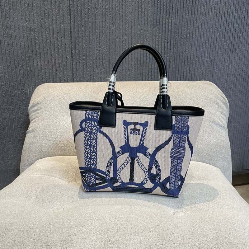 Hermes Unisex Steeple 25 Ecru Tote Bag-Blue H084312CKAB