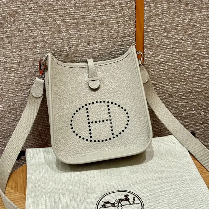 Hermes Women Evelyne 16 Amazone in Clemence Leather-Beige