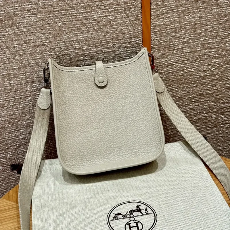Hermes Women Evelyne 16 Amazone in Clemence Leather-Beige
