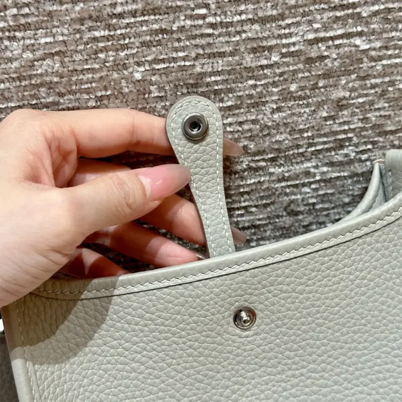Hermes Women Evelyne 16 Amazone in Clemence Leather-Beige
