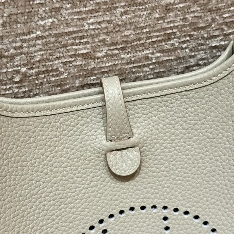 Hermes Women Evelyne 16 Amazone in Clemence Leather-Beige