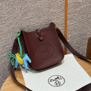 Hermes Women Evelyne 16 Amazone in Clemence Leather-Maroon