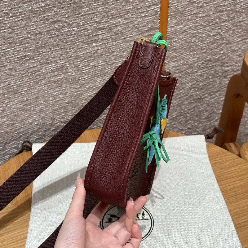 Hermes Women Evelyne 16 Amazone in Clemence Leather-Maroon