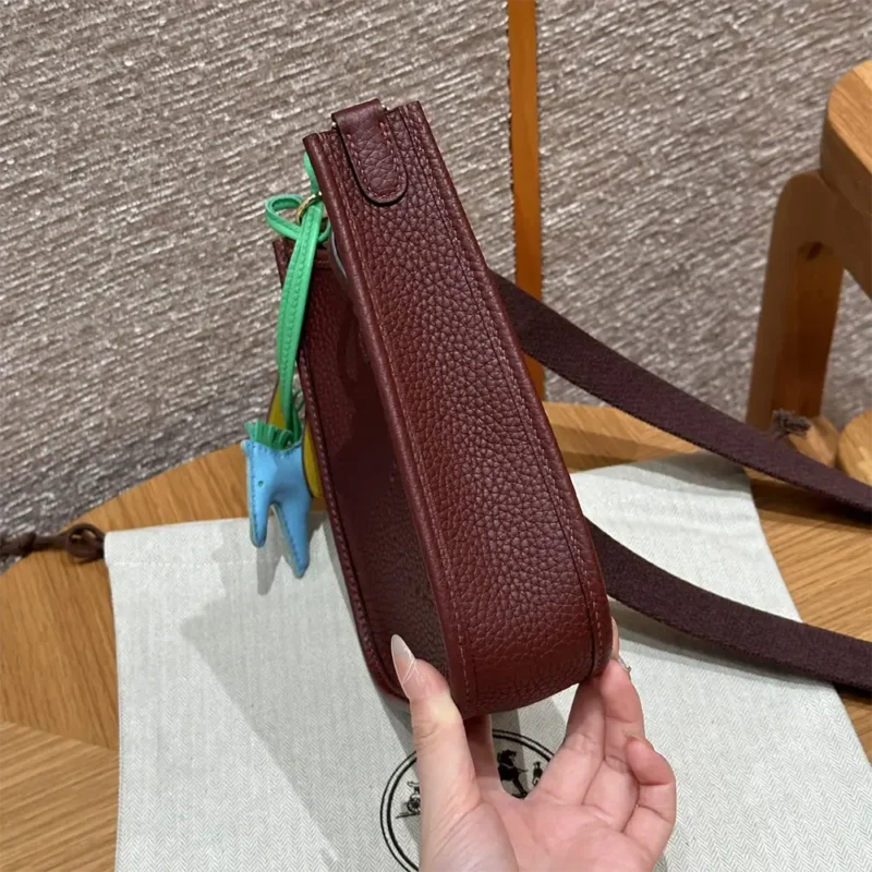 Hermes Women Evelyne 16 Amazone in Clemence Leather-Maroon