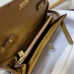 Hermes Women Kelly To Go in Epsom Leather-Gold - Imagen 8