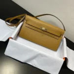 Hermes Women Kelly To Go in Epsom Leather-Gold - Imagen 2