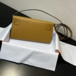 Hermes Women Kelly To Go in Epsom Leather-Gold - Imagen 3