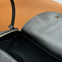 Hermes Women Lindy 26 in Clemence Leather-BlackGold (1)