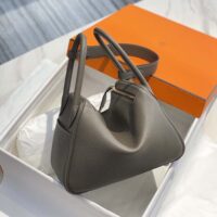 Hermes Women Lindy 26 in Clemence Leather-GrayGold (1)