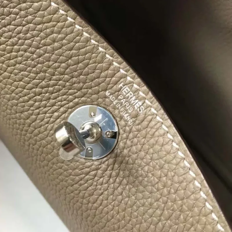Hermes Women Lindy Mini 19 in Clemence Leather-Etoupe