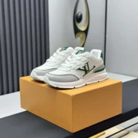 Louis Vuitton LV Unisex LV Classic Sneaker-Green 1AHSUJ (1)