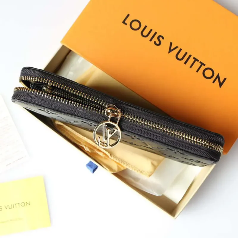 Louis Vuitton LV Unisex Zippy Wallet Monogram-embossed Lambskin-Black