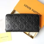 Louis Vuitton LV Unisex Zippy Geldbörse aus Lammleder mit Monogrammprägung - Schwarz
