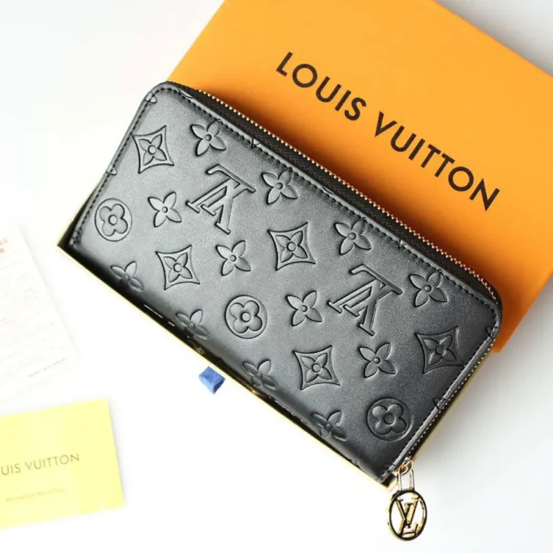 Louis Vuitton LV Unisex Zippy Wallet Monogram-embossed Lambskin-Black