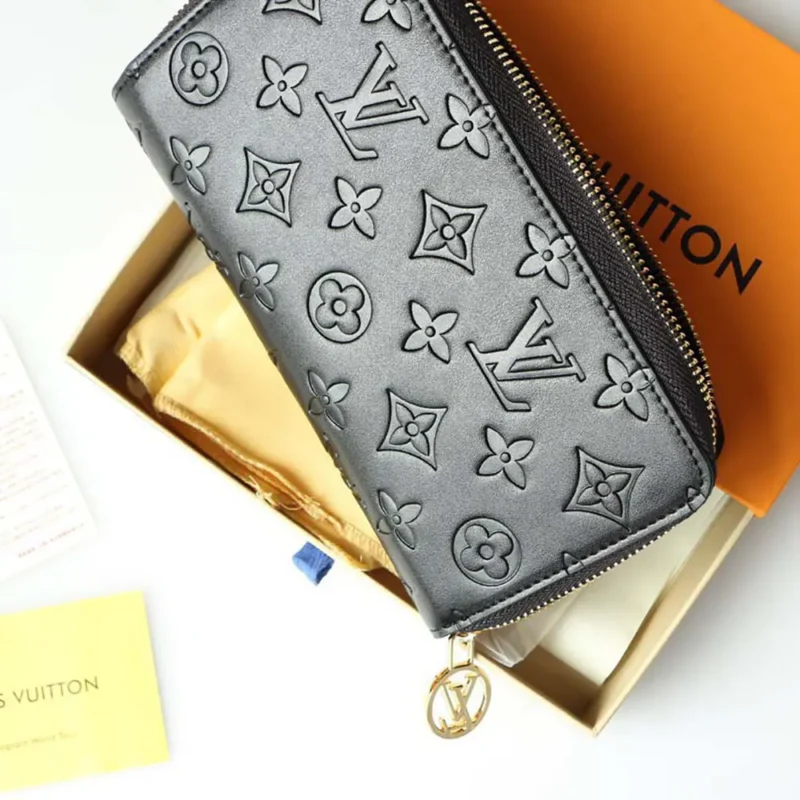 Louis Vuitton LV Unisex Zippy Wallet Monogram-embossed Lambskin-Black