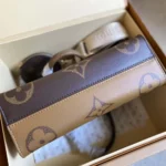 Borsa Louis Vuitton LV da donna Onthego East West Chain Monogram Reverse Canvas M14236