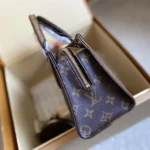 Borsa Louis Vuitton LV da donna Onthego East West Chain Monogram Reverse Canvas M14236