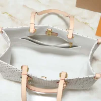 Louis Vuitton LV Women Onthego PM H27 M15138 (1)