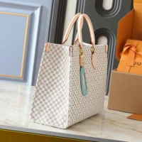 Louis Vuitton LV Women Onthego PM H27 M15138 (1)