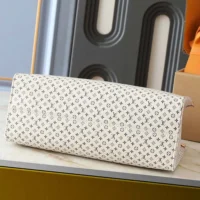 Louis Vuitton LV Women Onthego PM H27 M15138 (1)