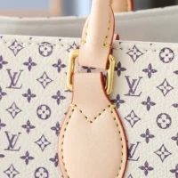 Louis Vuitton LV Women Onthego PM H27 M15138 (1)