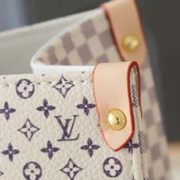 Louis Vuitton LV Women Onthego PM H27 M15138 (1)