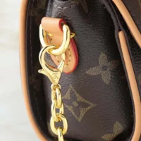 Louis Vuitton LV Women Pochette Camille Monogram M13566 (1)