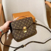 Louis Vuitton LV Women Pochette Metis Monogram M44875 (1)