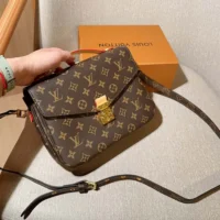 Louis Vuitton LV Women Pochette Metis Monogram M44875 (1)