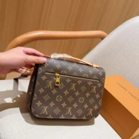 Louis Vuitton LV Women Pochette Metis Monogram M44875 (1)