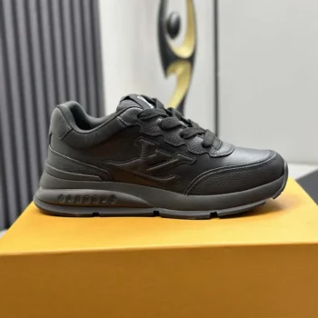 Louis Vuitton Unisex LV Classic Sneaker-Black 1AHSSV