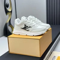 Louis Vuitton Unisex LV Classic Sneaker-White 1AHSTF (1)