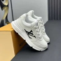 Louis Vuitton Unisex LV Classic Sneaker-White 1AHSTF (1)