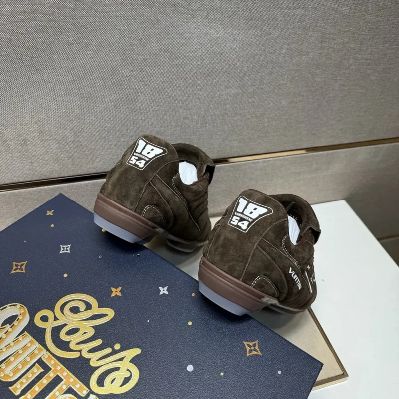 Louis Vuitton Unisex LV Footprint Soccer-Brown 1AHTXU